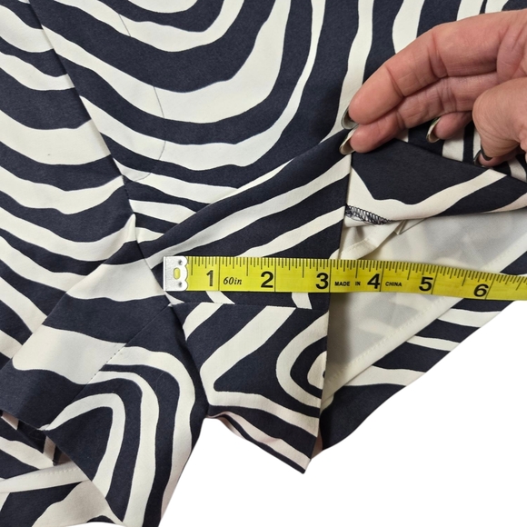 NWOT Zebra Print Marie Oliver Women's Shorts Sz 8 - Picture 8 of 10